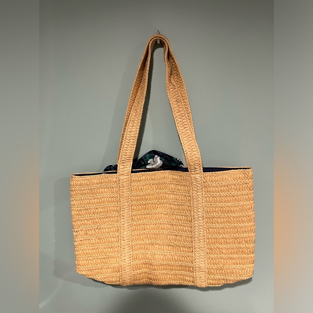 Draper James Everyday straw bag. - Picture 2 of 4